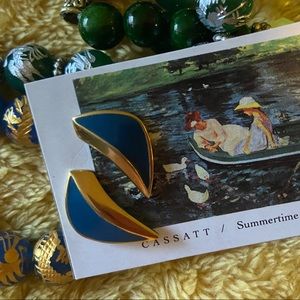 Vintage Enamel Screw On Earrings